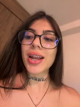 Snapshot of Sarasanders_4 chatting on September 13, 2:52 am Sarasanders 4 online show from September 13, 2:52 am