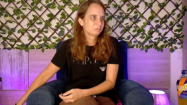 Snapshot of Chantalee chatting on September 28, 6:42 am Chantalee online show from September 28, 6:42 am