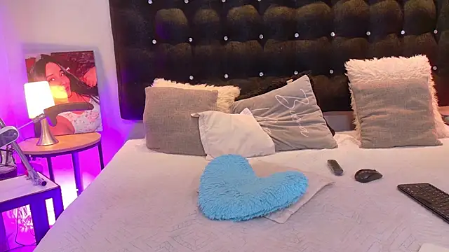 ValenScott1 online show from September 24, 1:10 pm