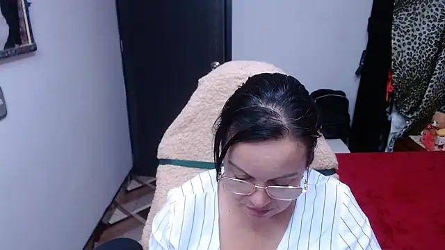 Sonialorens  online show from November 5, 11:32 pm