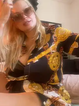 Lisavontease online show from August 2, 3:04 pm
