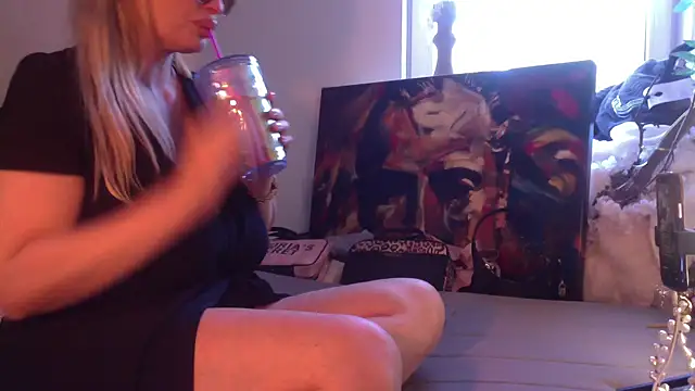 Lisavontease online show from June 22, 7:16 am