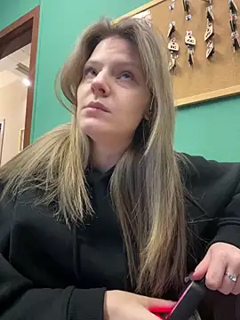 MaryHiggins online show from December 17, 9:02 am