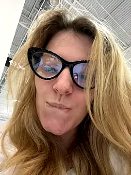 MaryHiggins online show from November 6, 1:39 pm