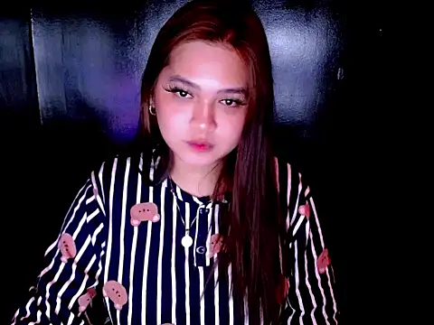 Lianneeeeee1 online show from July 23, 9:01 pm