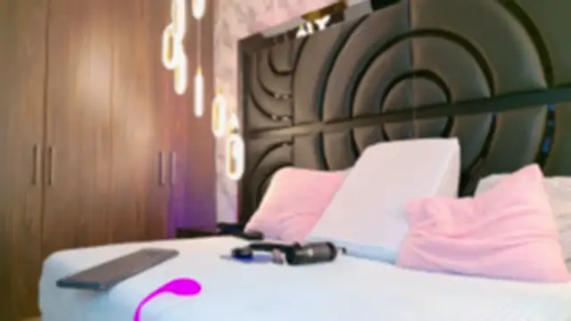 Snapshot of sarahgrey18 chatting on September 15, 11:40 am sarahgrey18 online show from September 15, 11:40 am