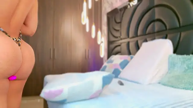 Snapshot of sarahgrey18 chatting on October 7, 11:47 am sarahgrey18 online show from October 7, 11:47 am
