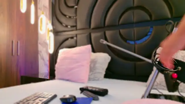 Snapshot of sarahgrey18 chatting on September 26, 12:03 pm sarahgrey18 online show from September 26, 12:03 pm