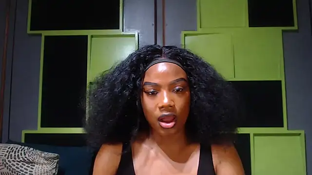 SexyAssDivaxxx online show from October 28, 6:30 am