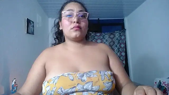 Snapshot of sirena_15 chatting on September 22, 6:01 am sirena 15 online show from September 22, 6:01 am