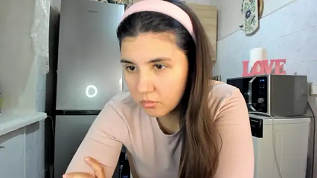 MiaMarrone online show from December 19, 7:50 pm