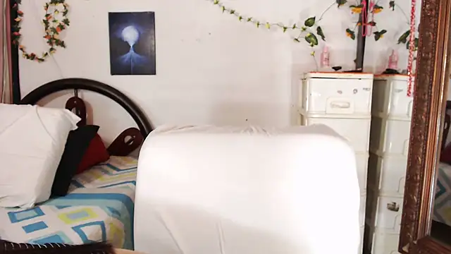 Estefani 32 online show from September 11, 4:40 pm