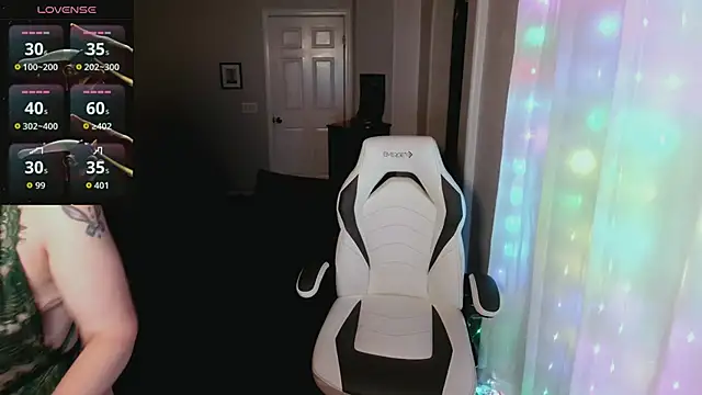 britteebee online show from November 29, 8:51 am