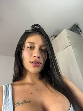 Emmily 19 online show from July 29, 9:15 pm
