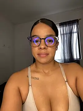 trianawhite online show from April 14, 4:18 pm