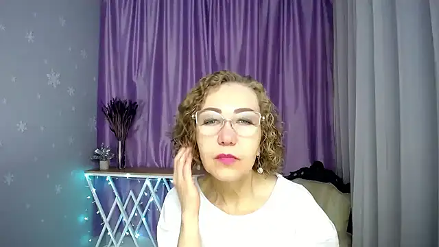 queen a n i online show from June 14, 4:35 am