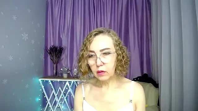 queen a n i online show from July 20, 9:23 am