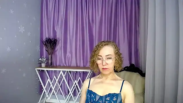 queen a n i online show from June 7, 12:12 pm