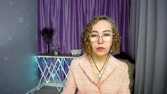 queen a n i online show from June 19, 9:24 am