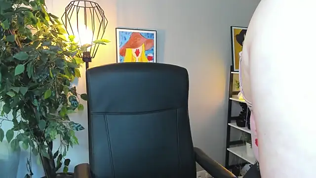 LAYLAxSTAR online show from February 10, 7:44 am