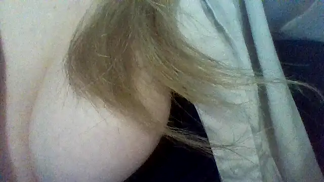 Snapshot of MollyRosa chatting on October 9, 11:58 am MollyRosa online show from October 9, 11:58 am