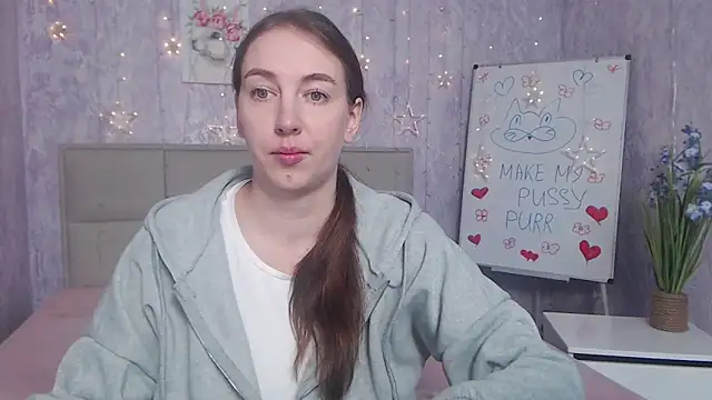 Snapshot of KaleyReed chatting on October 11, 5:56 am KaleyReed online show from October 11, 5:56 am