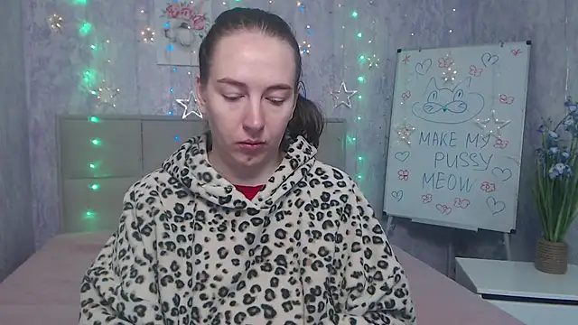Snapshot of KaleyReed chatting on October 2, 5:45 am KaleyReed online show from October 2, 5:45 am