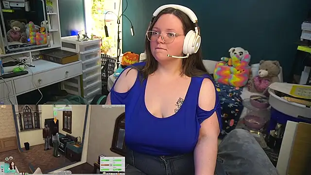 Snapshot of Geeky_Kitten chatting on October 17, 10:57 pm Geeky Kitten online show from October 17, 10:57 pm