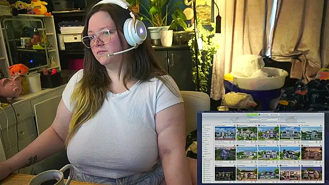 Snapshot of Geeky_Kitten chatting on October 10, 2:33 pm Geeky Kitten online show from October 10, 2:33 pm