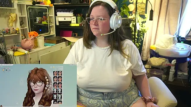 Snapshot of Geeky_Kitten chatting on October 12, 2:52 pm Geeky Kitten online show from October 12, 2:52 pm