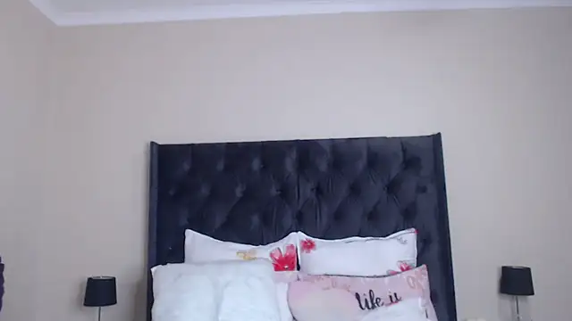 Sexynaughty Gal online show from July 12, 9:37 pm