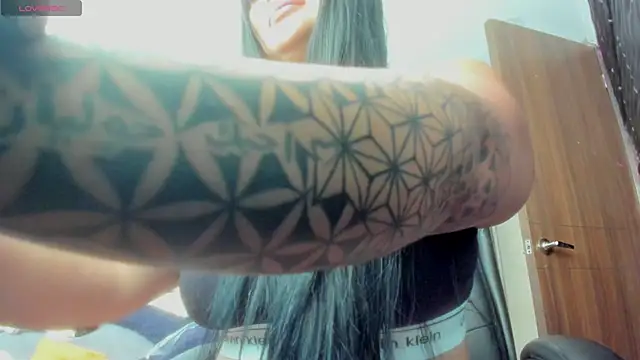 Snapshot of Pocahontas_d chatting on October 24, 1:40 pm Pocahontas d online show from October 24, 1:40 pm