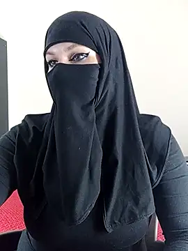 evelyn  salah online show from June 10, 10:41 pm