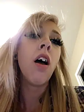 AmethystFoxx online show from November 16, 10:43 pm