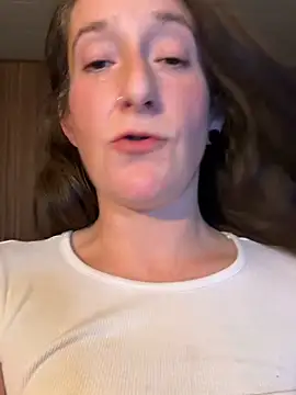 Mini And The Bear online show from March 24, 5:51 pm