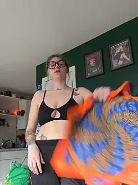 itsbabydashh online show from March 24, 9:09 pm