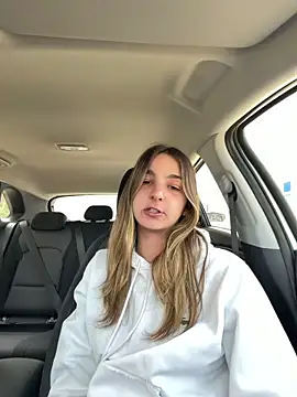 DoriDeluxe66 online show from April 9, 9:26 am