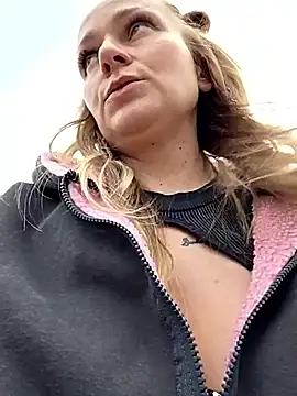 Bondgirl 013 online show from May 15, 3:15 pm
