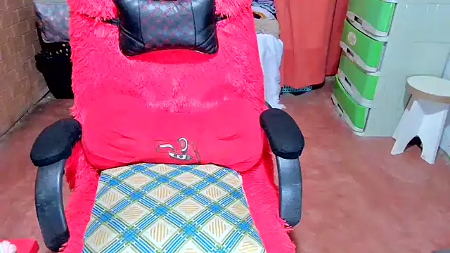 Ugly Filipina online show from October 29, 10:45 pm