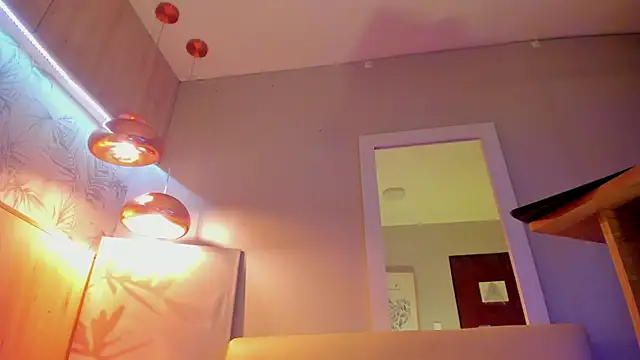 bonie lov online show from December 3, 11:18 pm