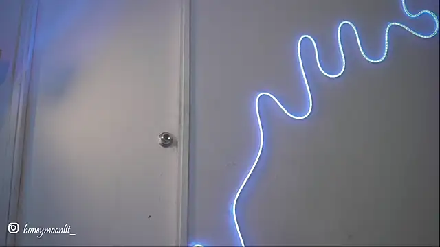 Snapshot of honeey_ chatting on October 13, 11:18 pm honeey online show from October 13, 11:18 pm