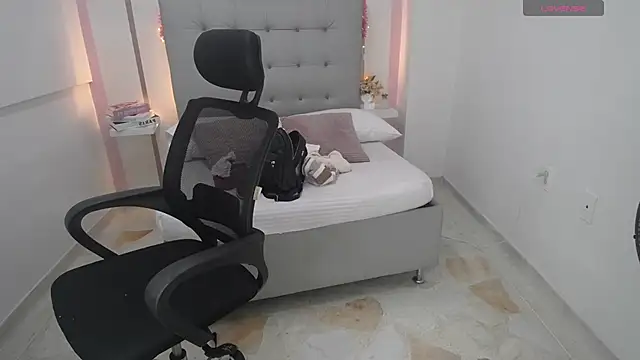 Anthonela love  online show from December 4, 11:56 am