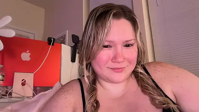 PiggyRose online show from June 20, 1:53 am