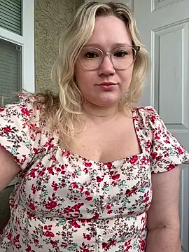 PiggyRose online show from July 24, 10:50 pm