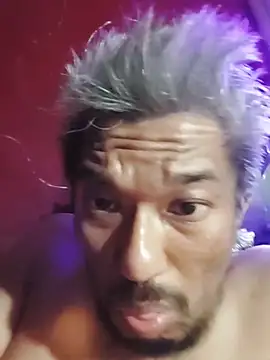 Snapshot of UncleHusz chatting on October 13, 8:22 pm UncleHusz online show from October 13, 8:22 pm