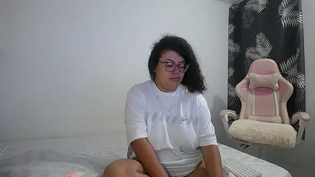 mabigomez00 online show from November 28, 9:34 am