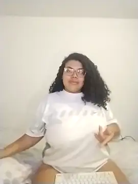 mabigomez00 online show from April 18, 9:12 am