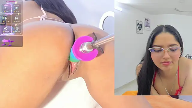 Snapshot of sofi_velez chatting on October 3, 5:51 pm sofi velez online show from October 3, 5:51 pm