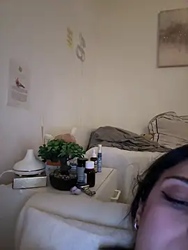 Prettylilgirll online show from July 29, 9:59 pm
