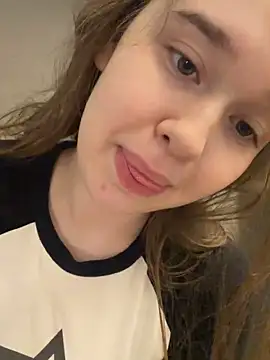 HornyGirlH online show from April 12, 3:53 am